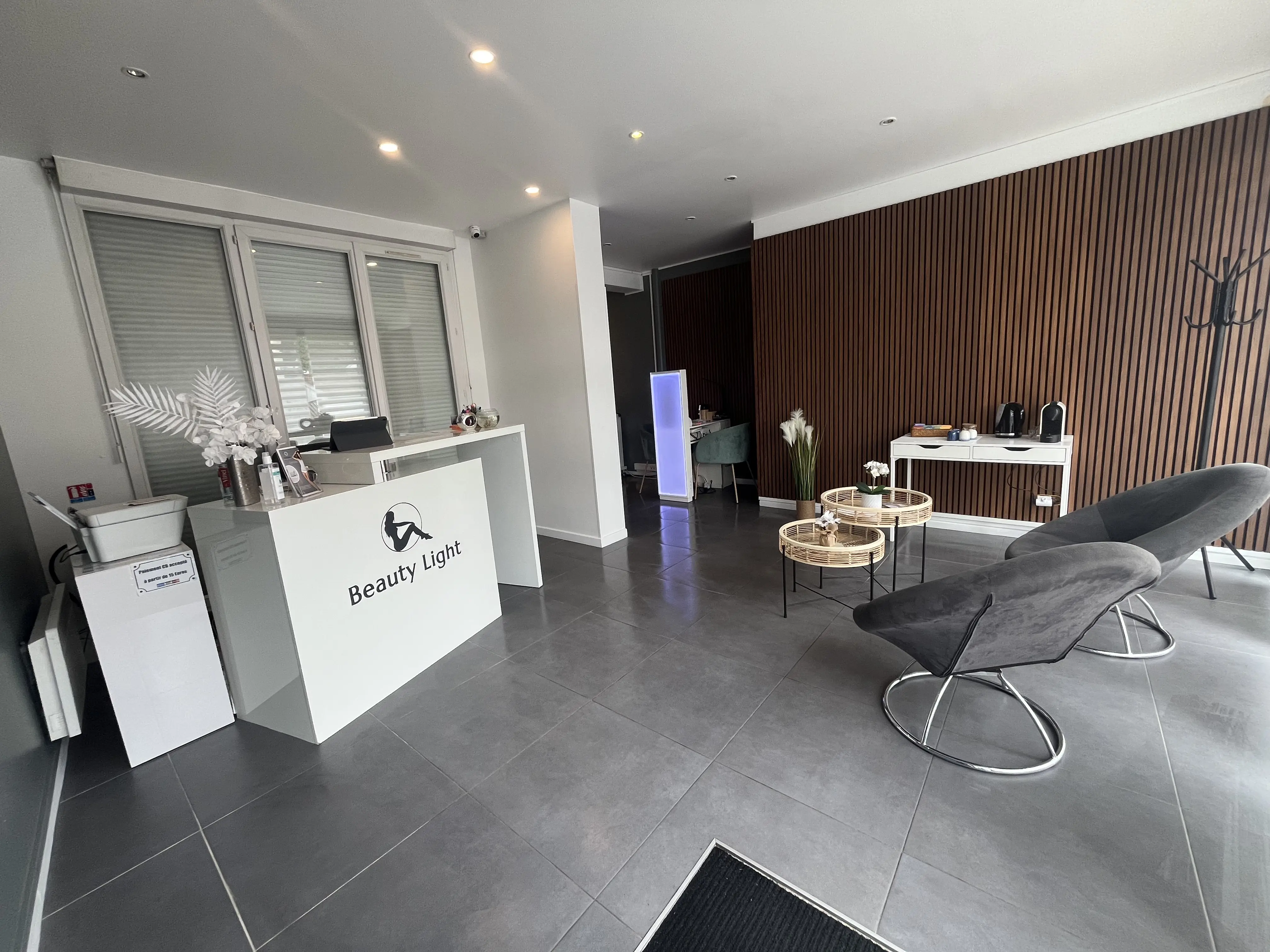 Beauty Light Institut - Intérieur design et élégant du salon esthétique